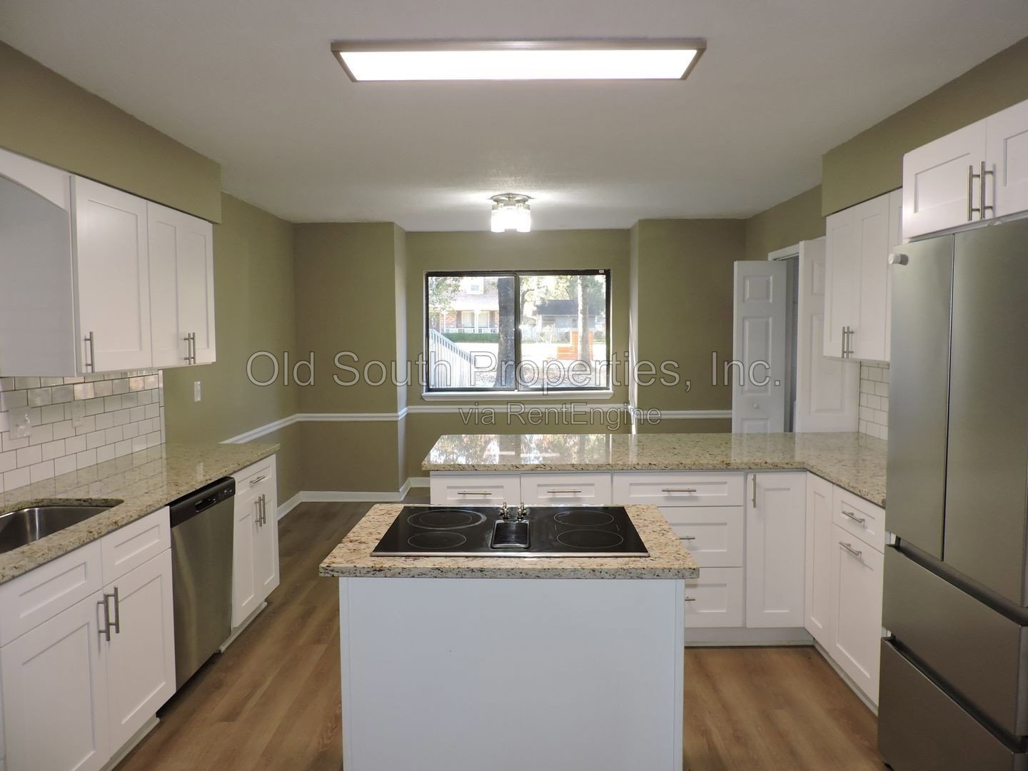 Convenient to I-10, shopping & Navy Federal complex! property image