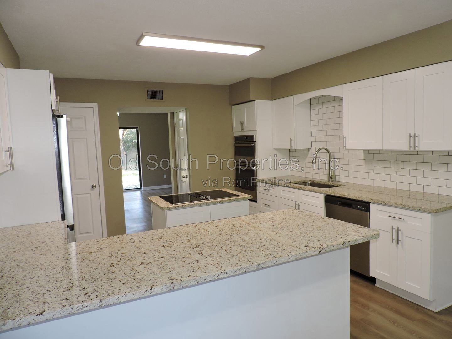 Convenient to I-10, shopping & Navy Federal complex! property image
