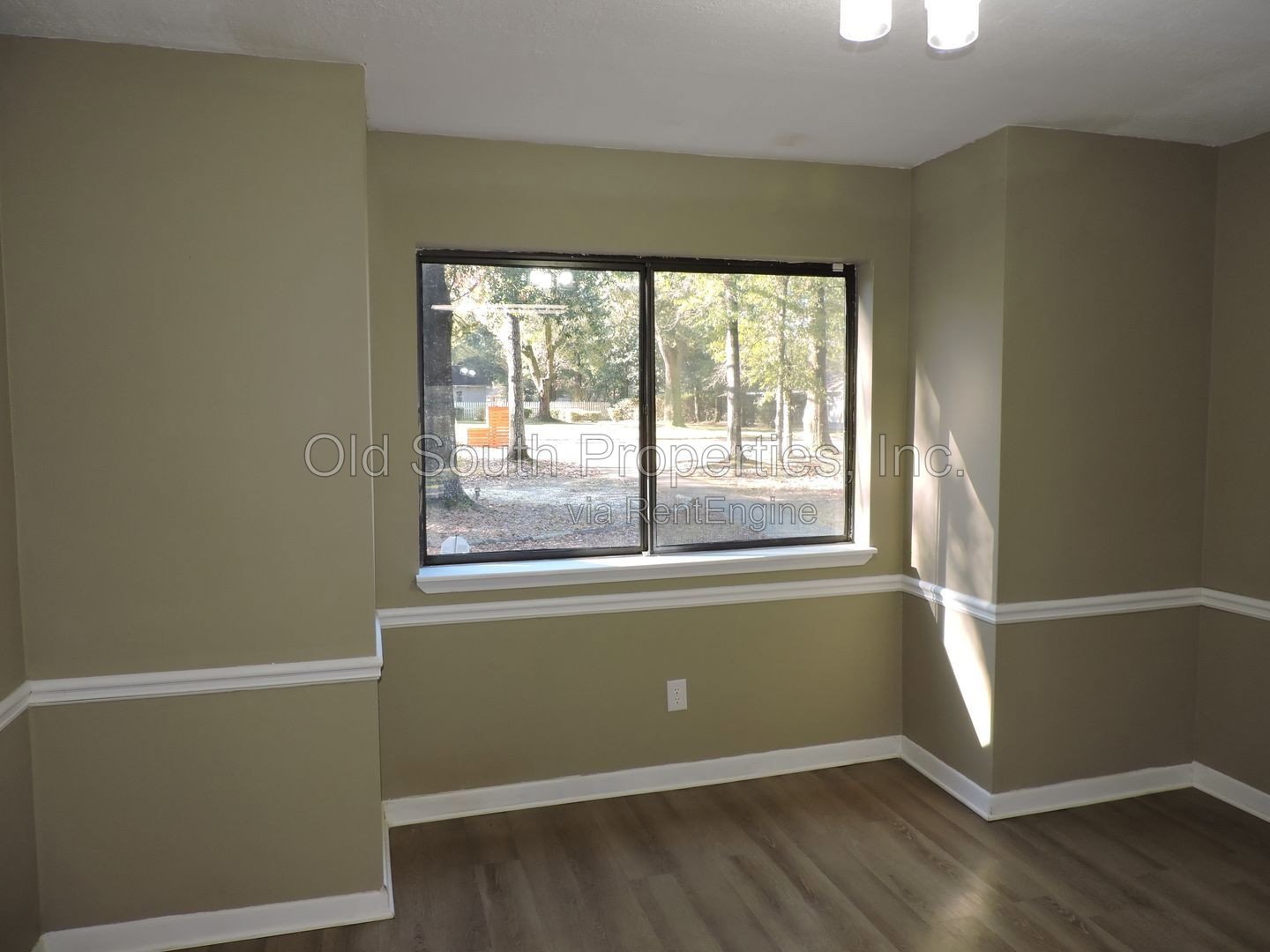 Convenient to I-10, shopping & Navy Federal complex! property image