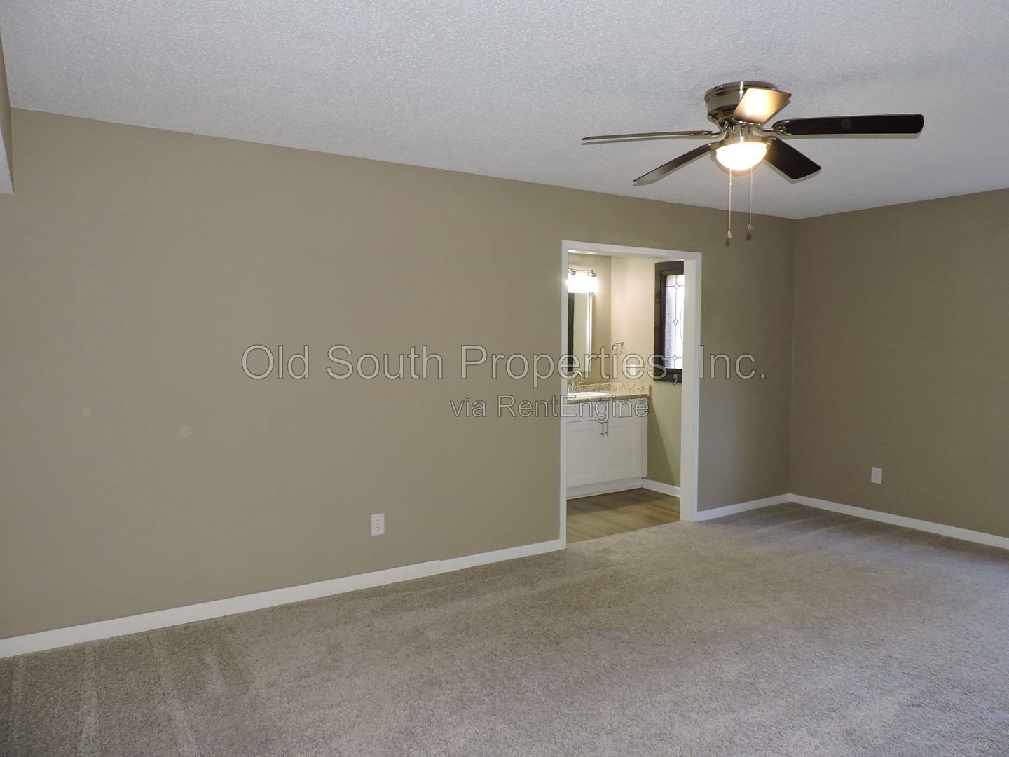 Convenient to I-10, shopping & Navy Federal complex! property image