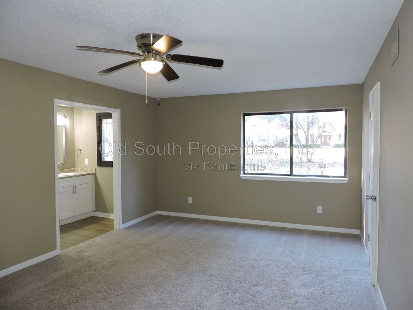 Convenient to I-10, shopping & Navy Federal complex! property image
