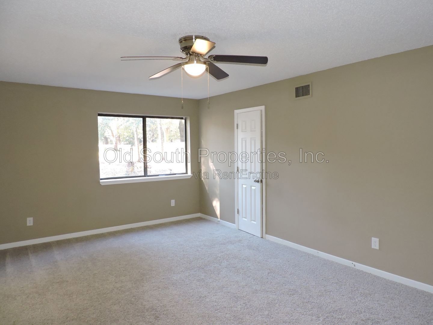 Convenient to I-10, shopping & Navy Federal complex! property image