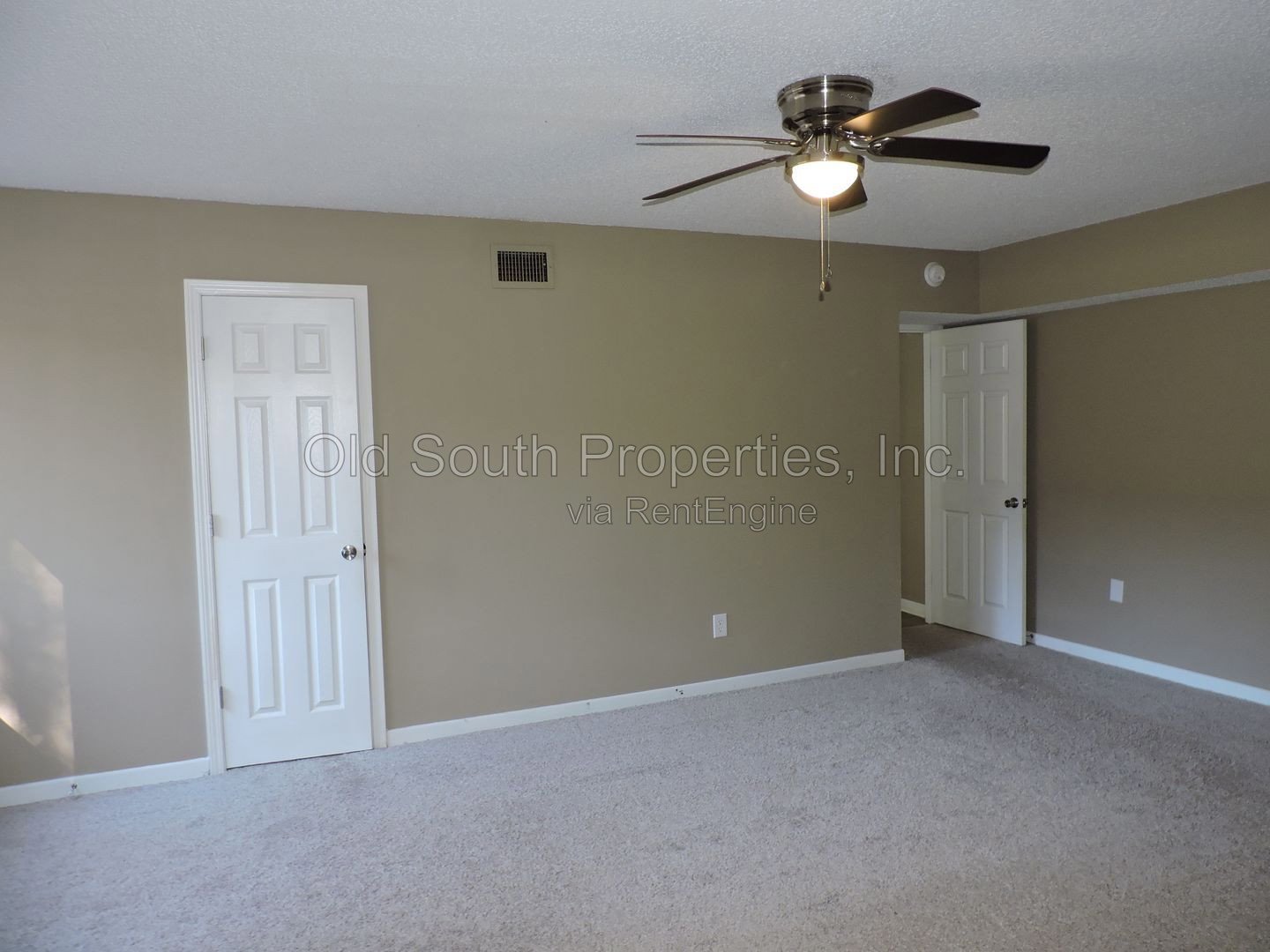 Convenient to I-10, shopping & Navy Federal complex! property image