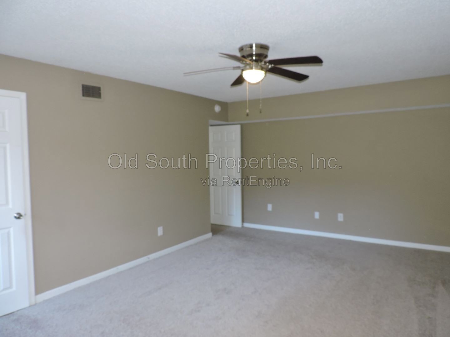 Convenient to I-10, shopping & Navy Federal complex! property image