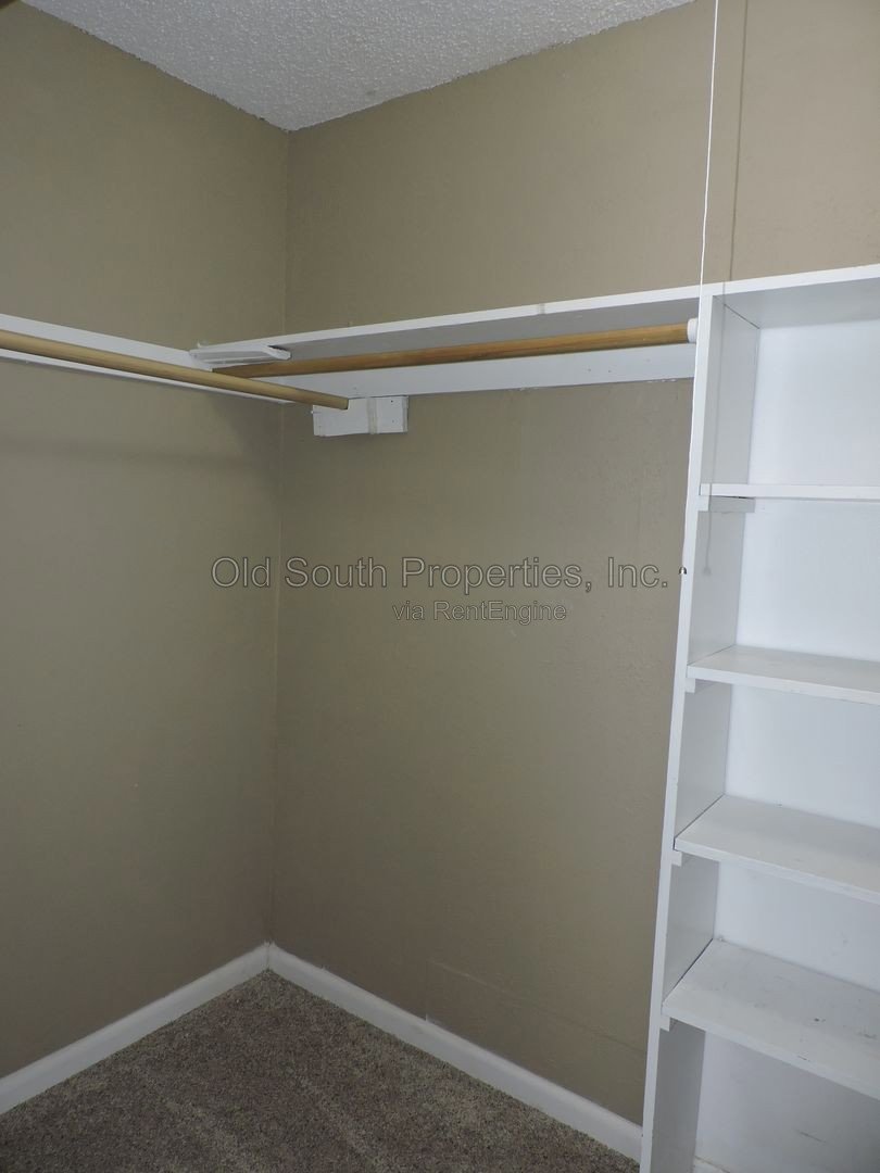 Convenient to I-10, shopping & Navy Federal complex! property image