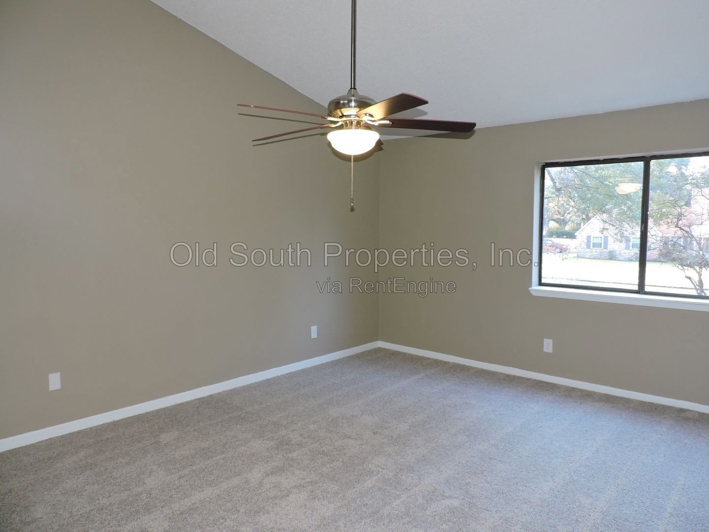 Convenient to I-10, shopping & Navy Federal complex! property image