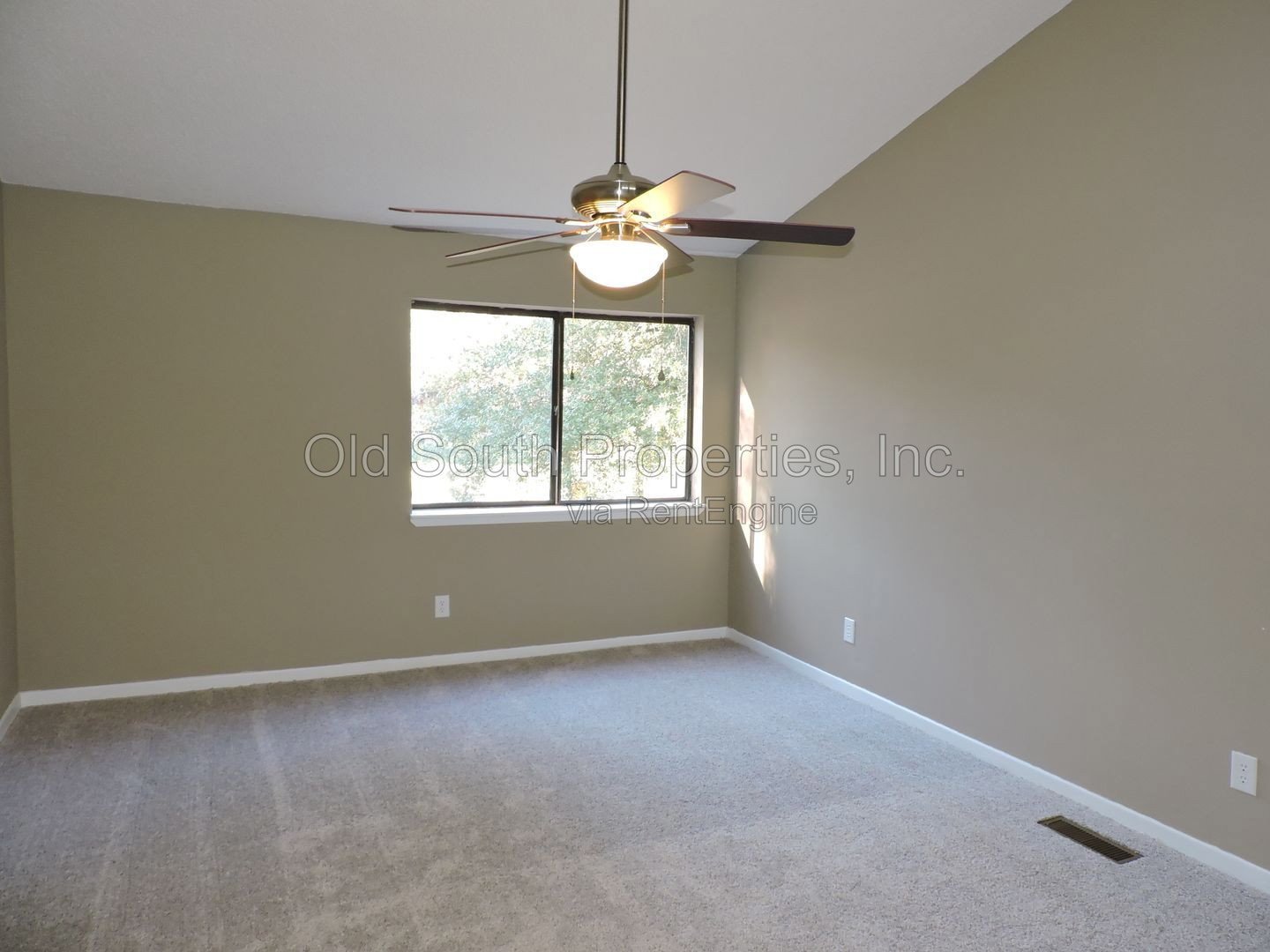 Convenient to I-10, shopping & Navy Federal complex! property image