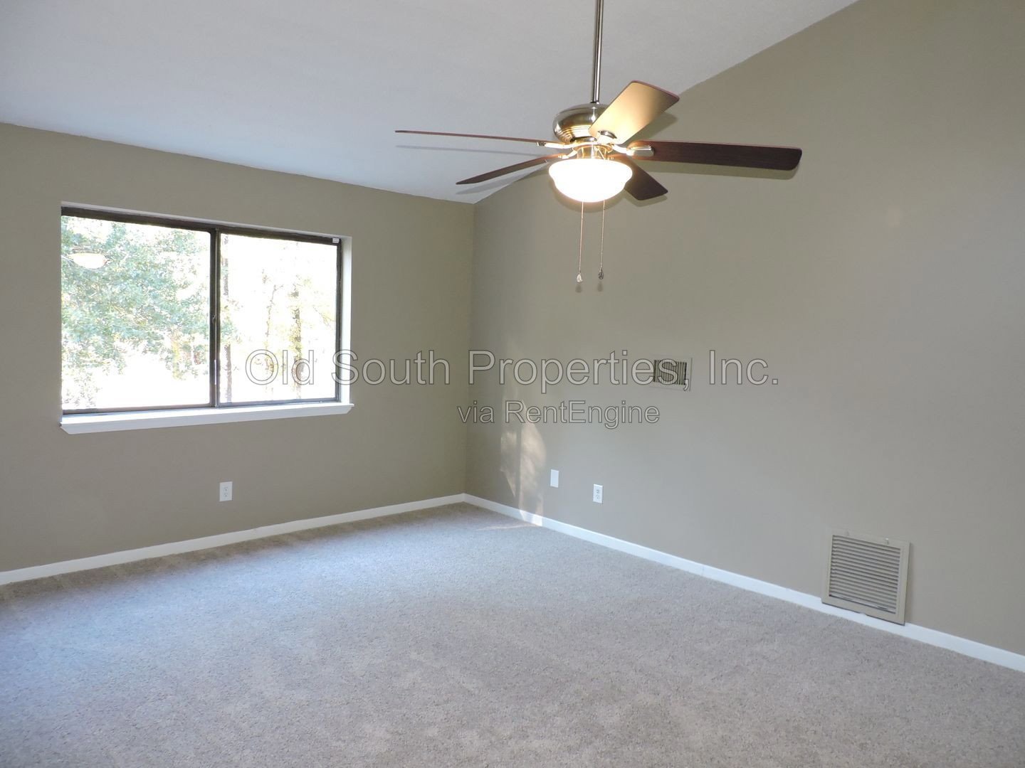 Convenient to I-10, shopping & Navy Federal complex! property image