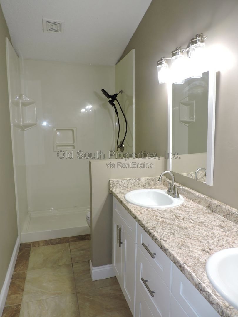 Convenient to I-10, shopping & Navy Federal complex! property image
