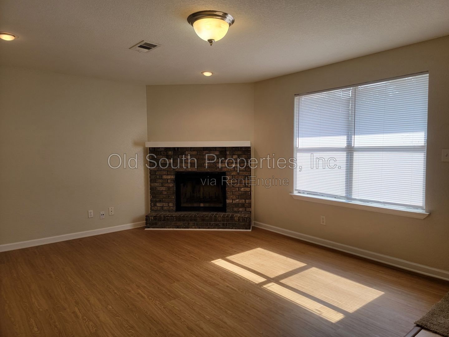 Nice townhome centrally located! property image