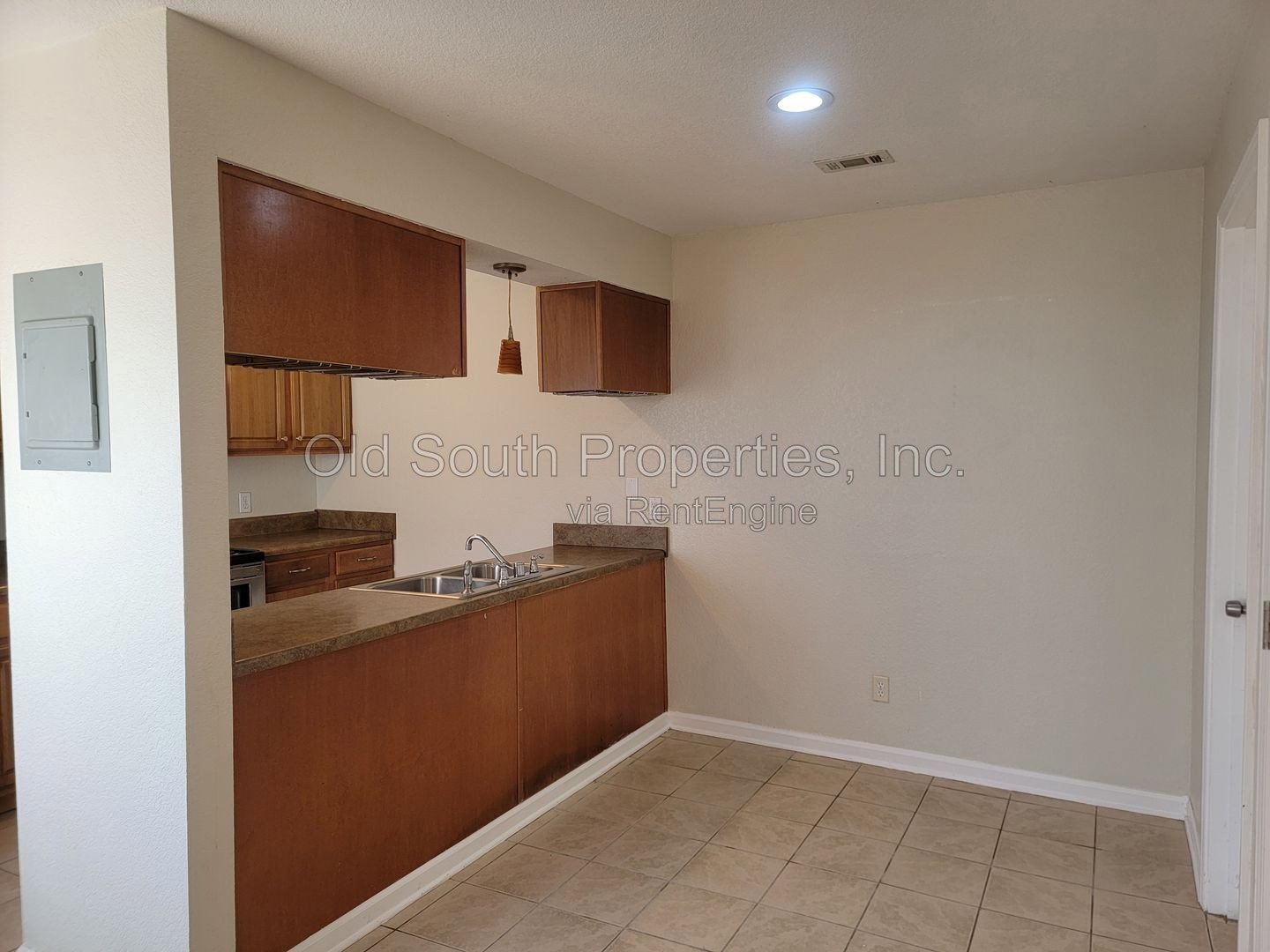 Nice townhome centrally located! property image