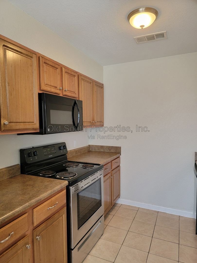 Nice townhome centrally located! property image