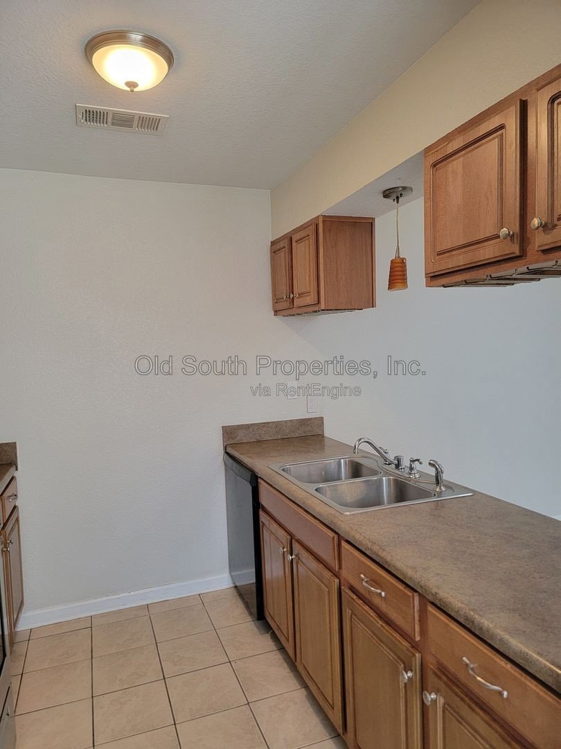 Nice townhome centrally located! property image