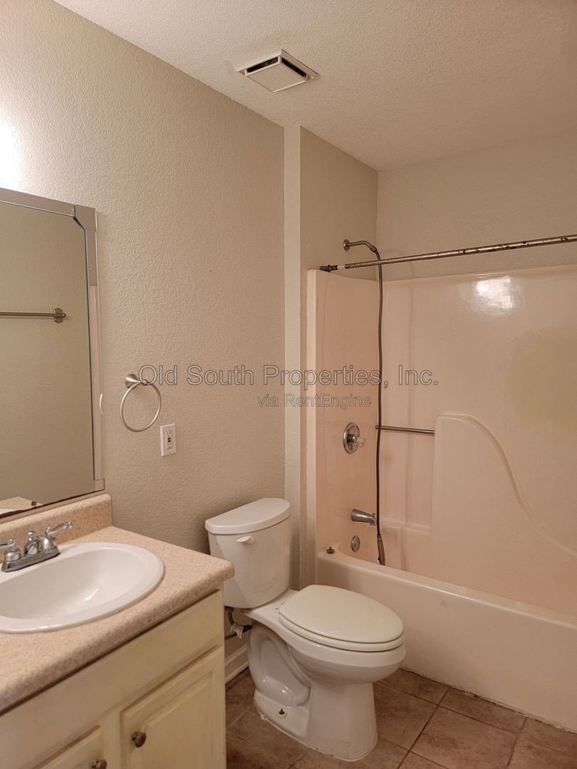 Nice townhome centrally located! property image