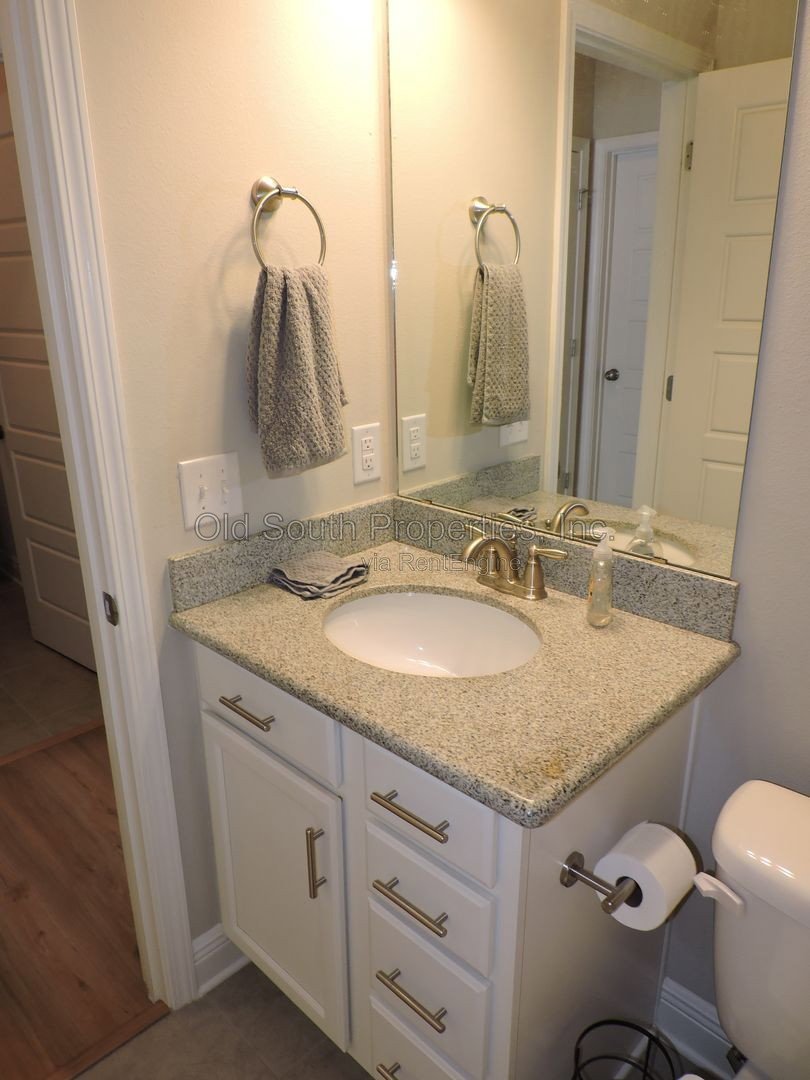 Easy access to Whiting Field & Pensacola! property image