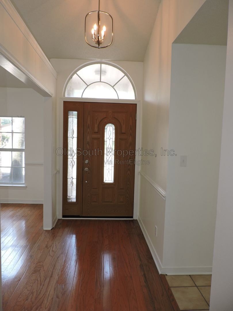 Northeast convenience with a POOL! property image