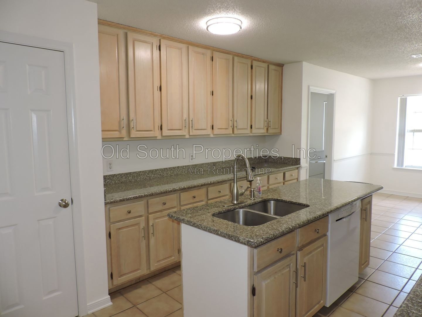 Northeast convenience with a POOL! property image