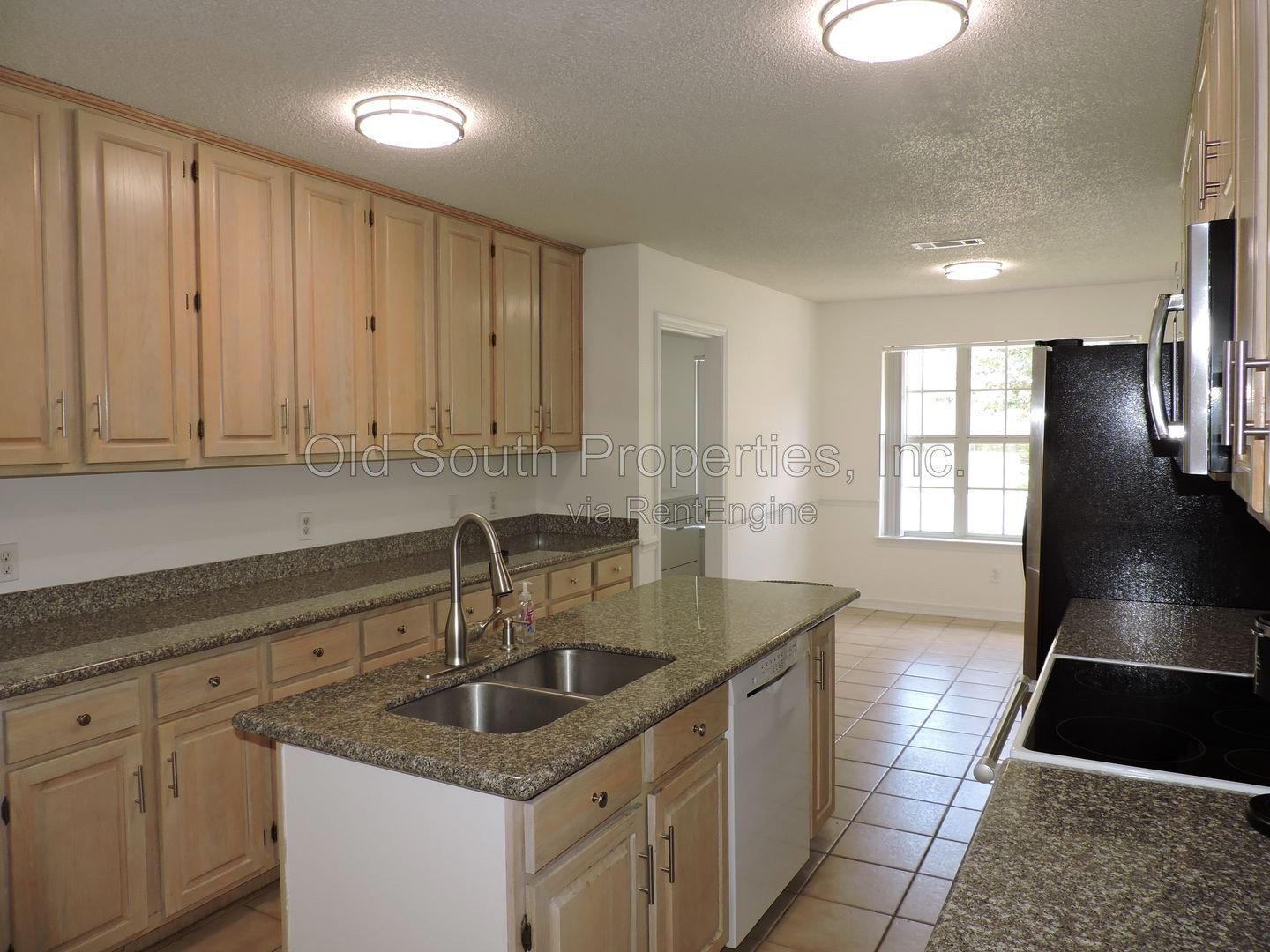 Northeast convenience with a POOL! property image