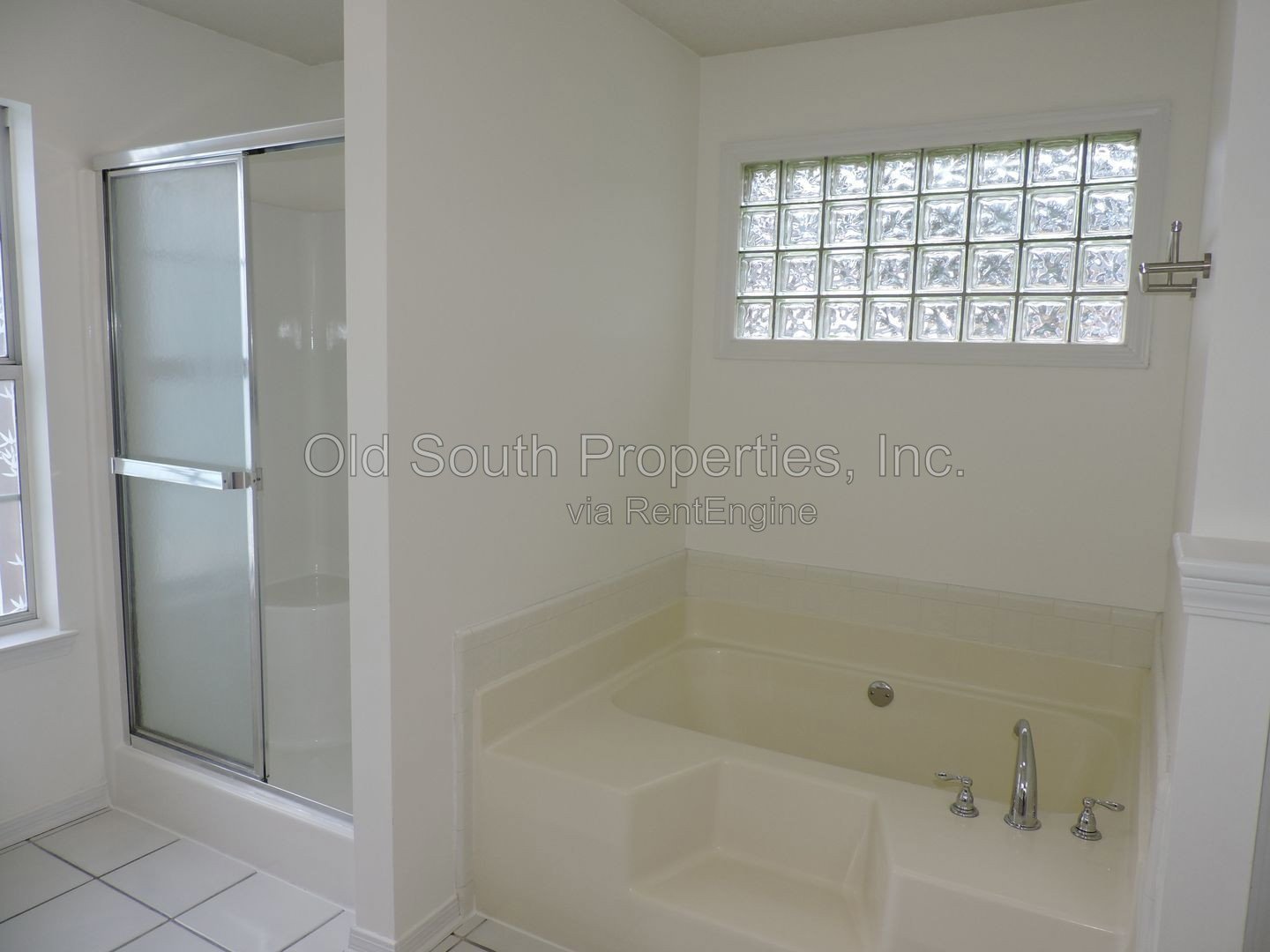 Northeast convenience with a POOL! property image
