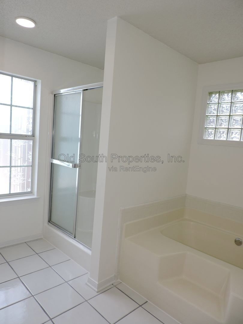 Northeast convenience with a POOL! property image