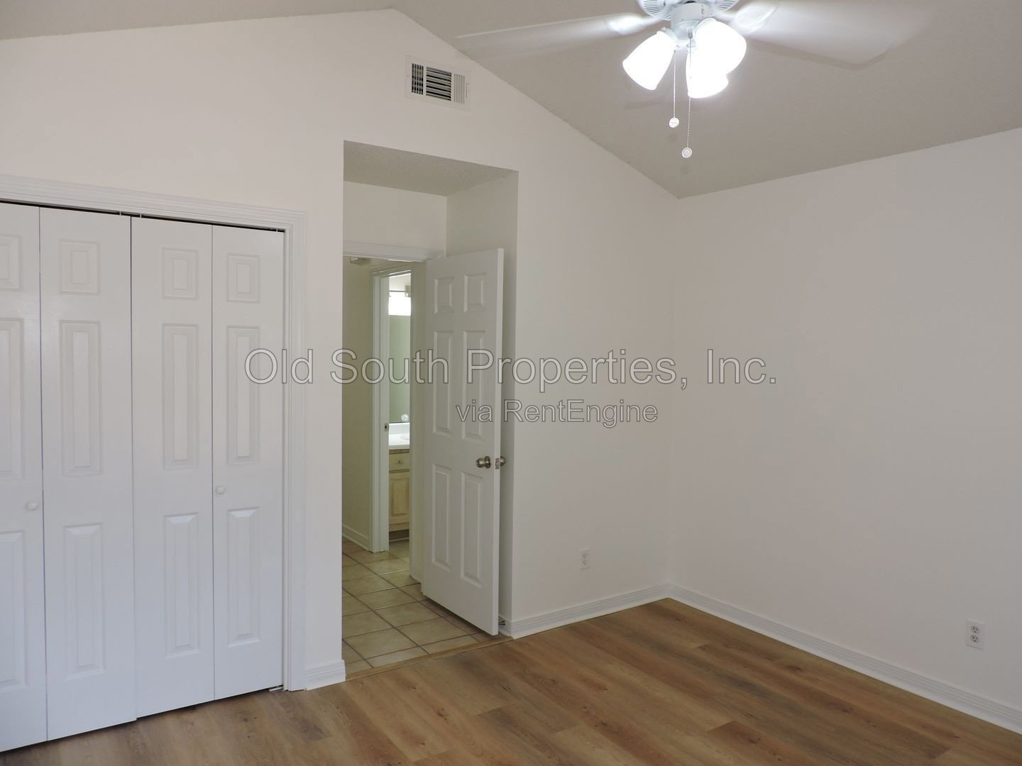 Northeast convenience with a POOL! property image