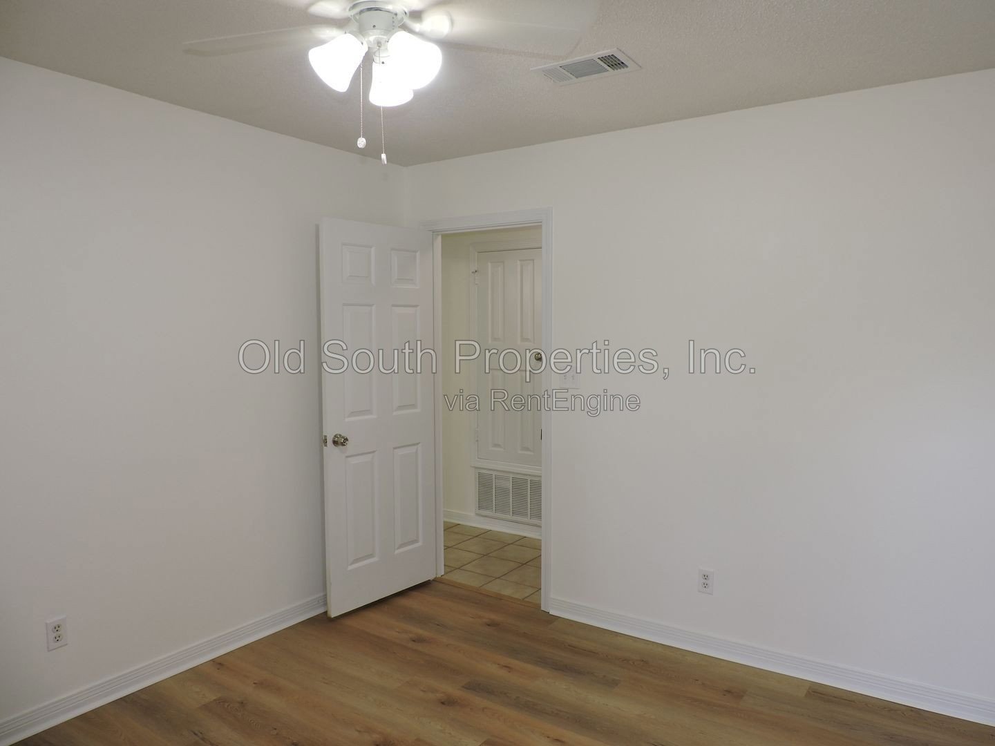 Northeast convenience with a POOL! property image