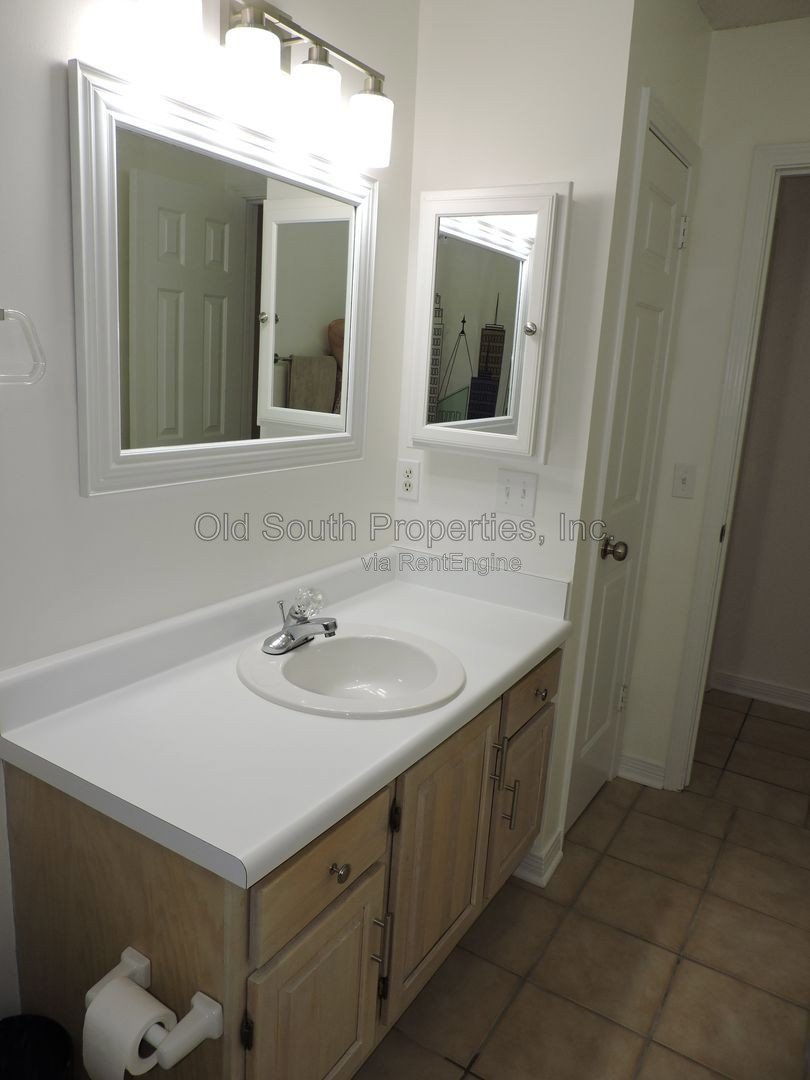 Northeast convenience with a POOL! property image