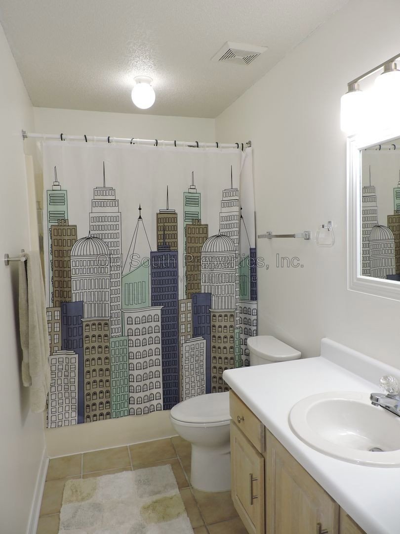 Northeast convenience with a POOL! property image