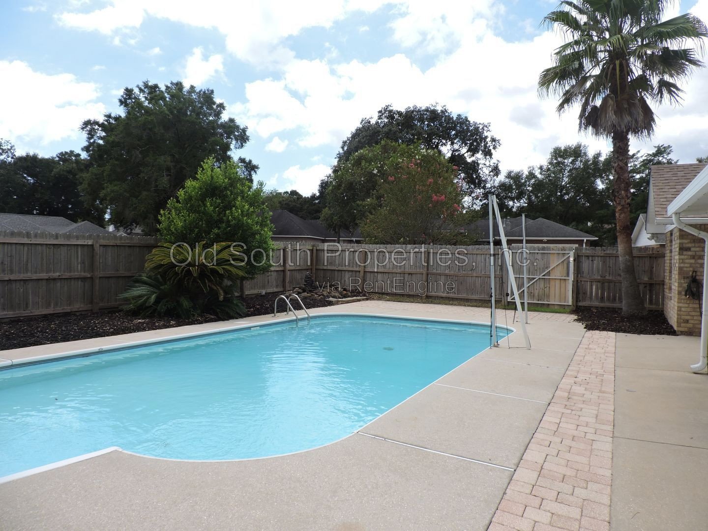 Northeast convenience with a POOL! property image