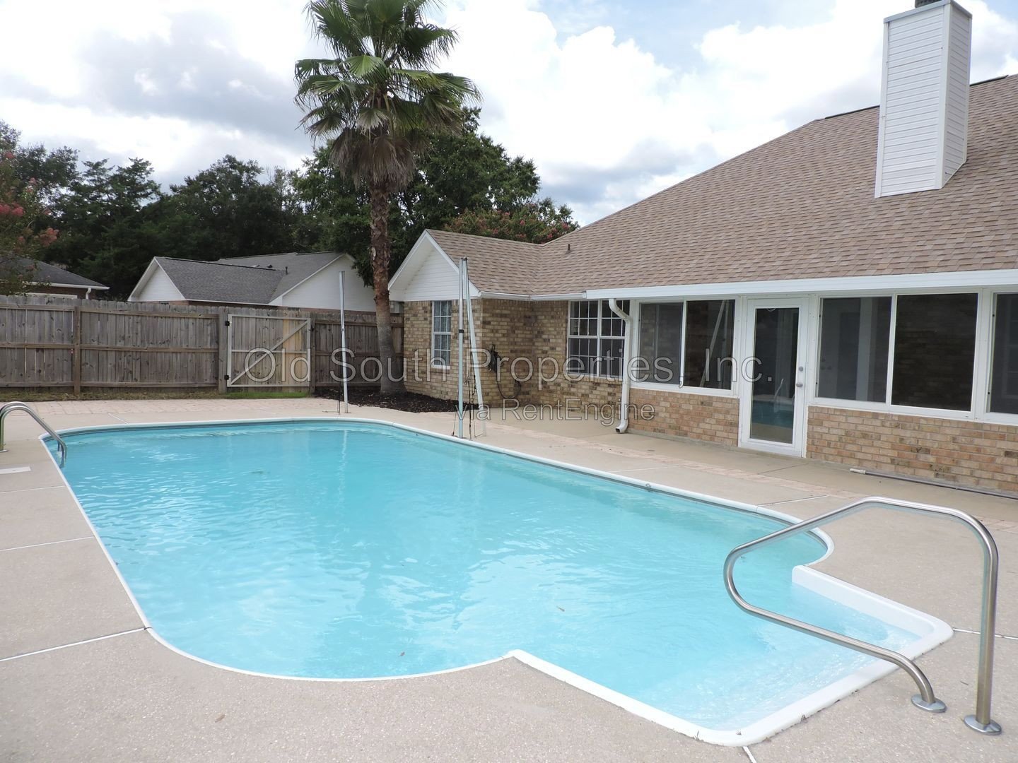 Northeast convenience with a POOL! property image