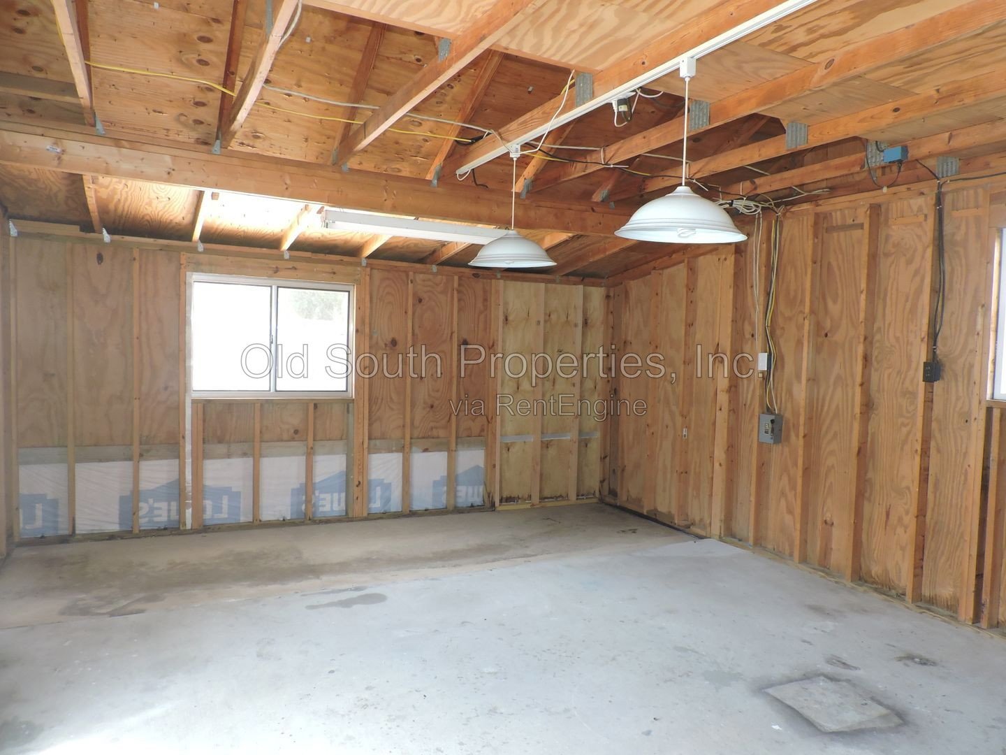 Northeast convenience with a POOL! property image