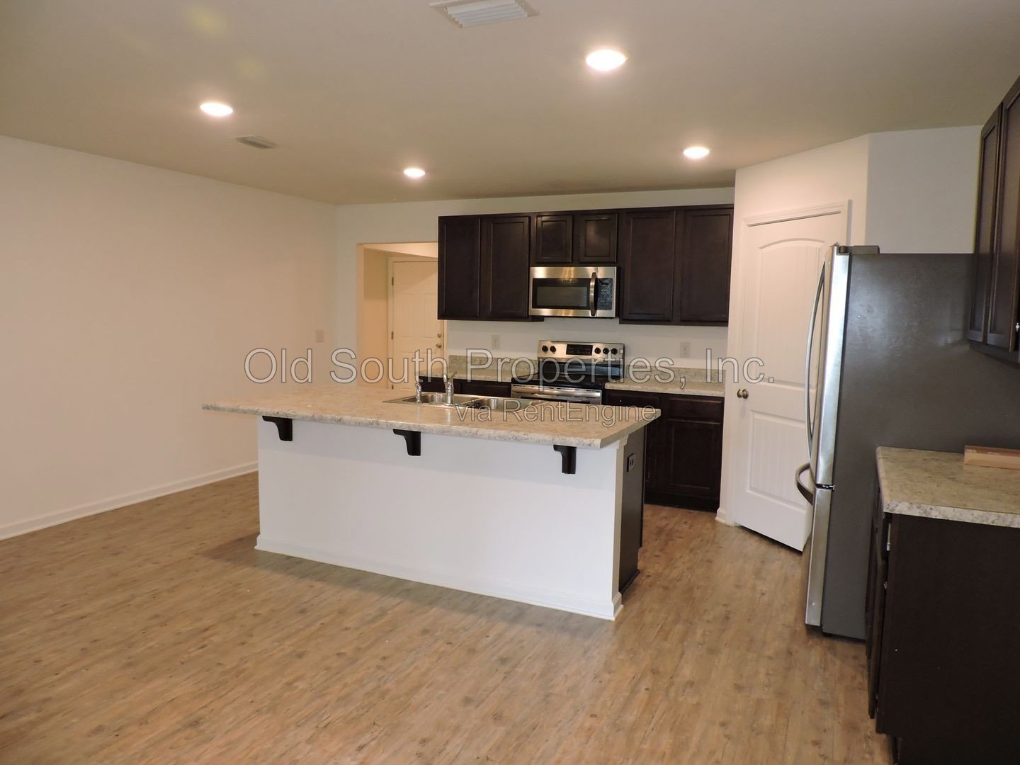 Easy access to shopping, interstate & Navy Federal complex! property image