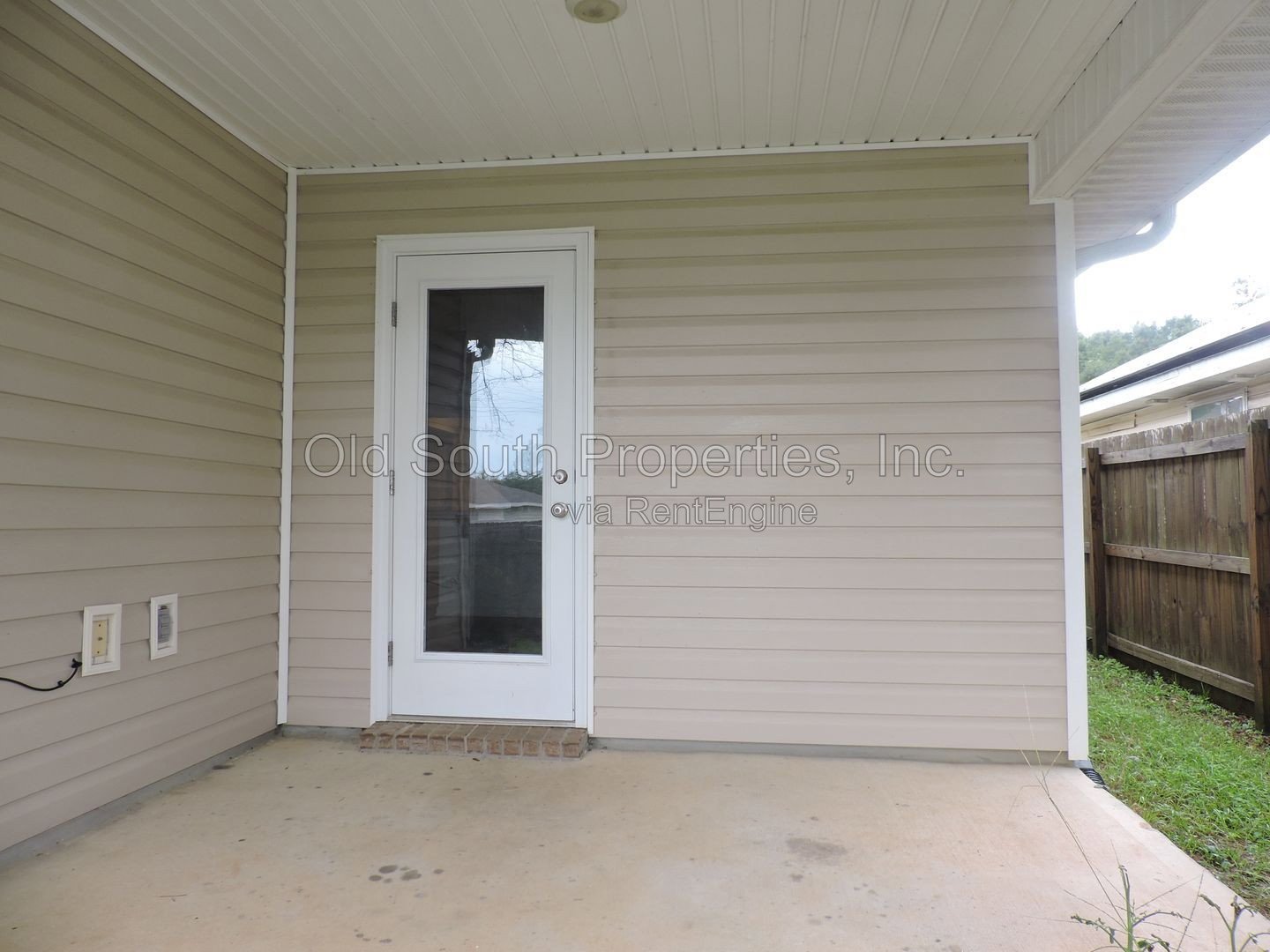 Easy access to shopping, interstate & Navy Federal complex! property image