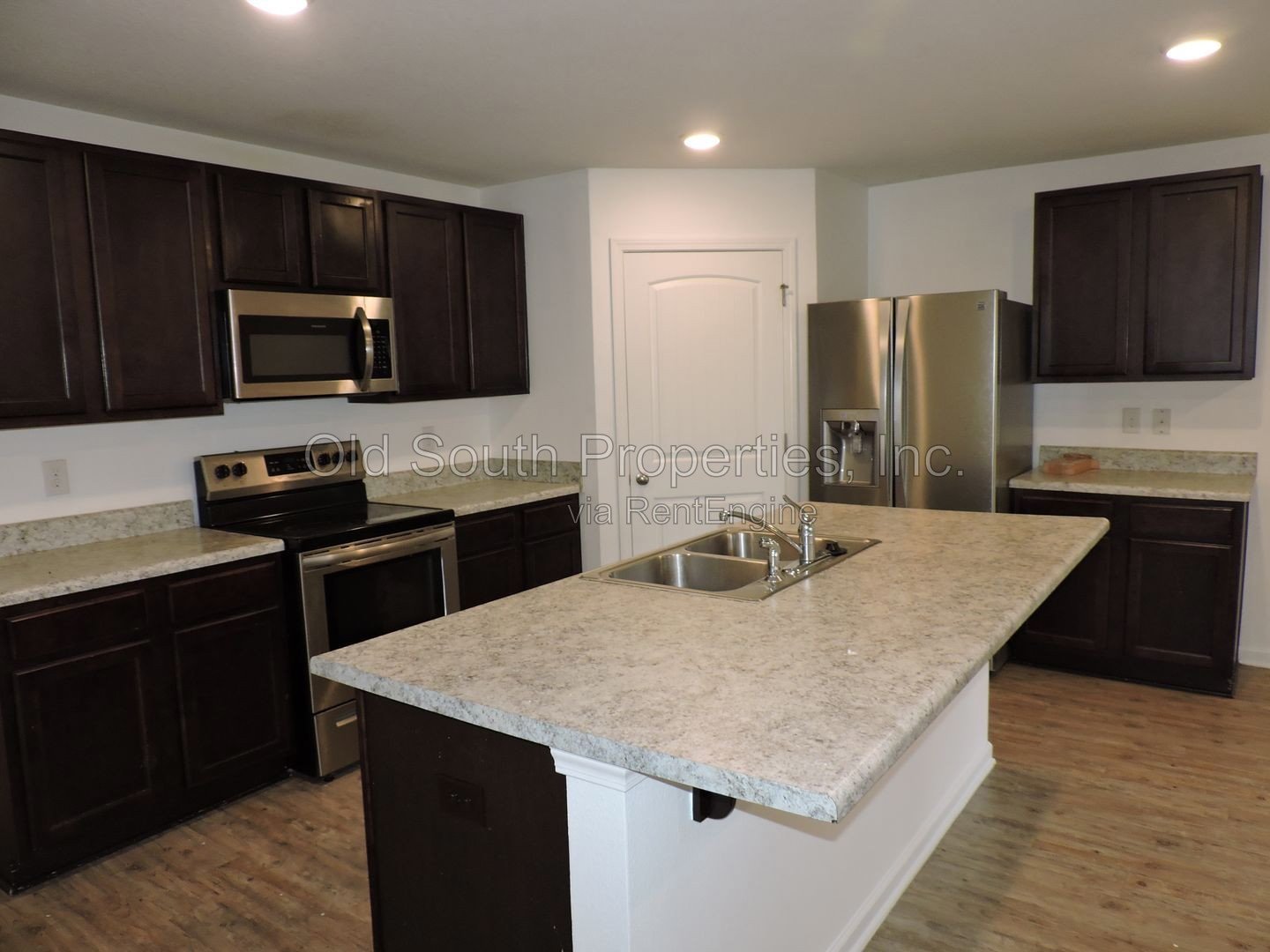 Easy access to shopping, interstate & Navy Federal complex! property image
