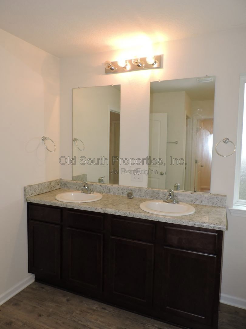 Easy access to shopping, interstate & Navy Federal complex! property image