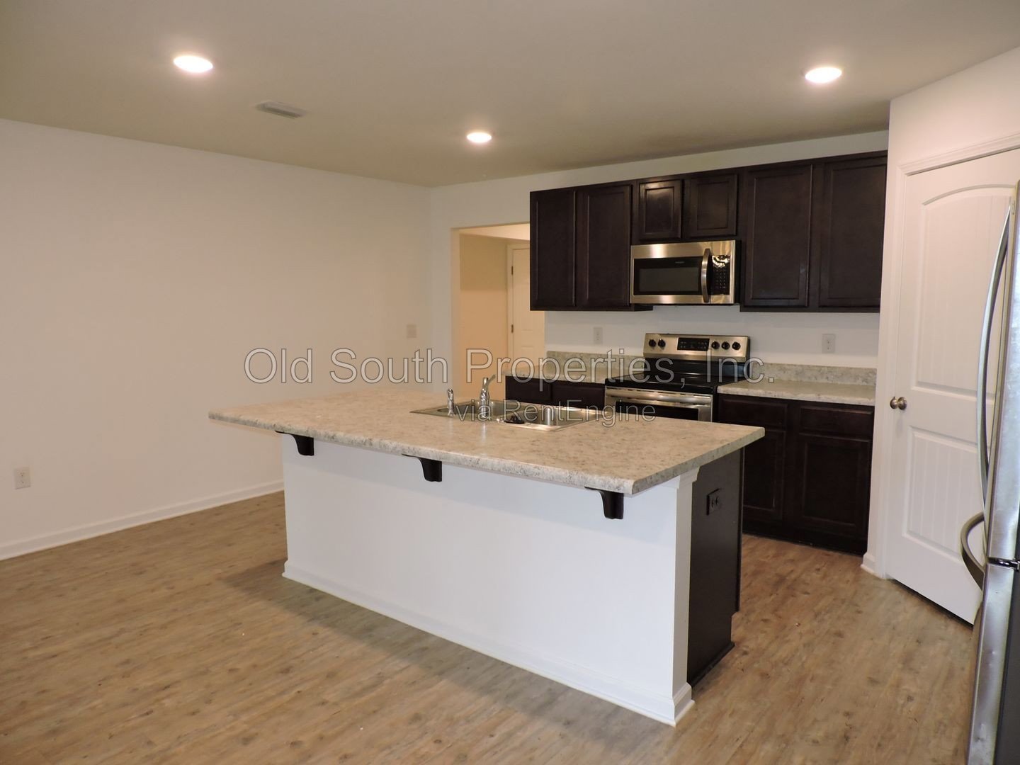 Easy access to shopping, interstate & Navy Federal complex! property image