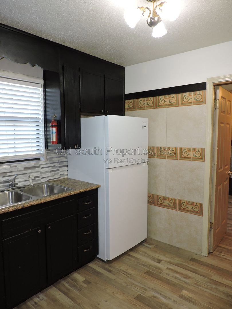 Convenient to interstate & shopping! property image