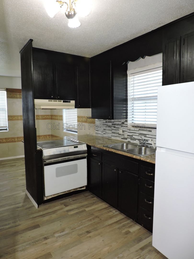 Convenient to interstate & shopping! property image