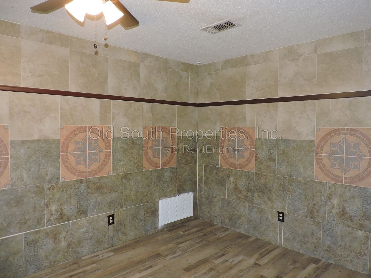 Convenient to interstate & shopping! property image