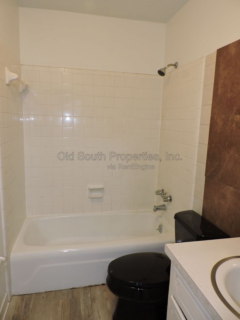 Convenient to interstate & shopping! property image