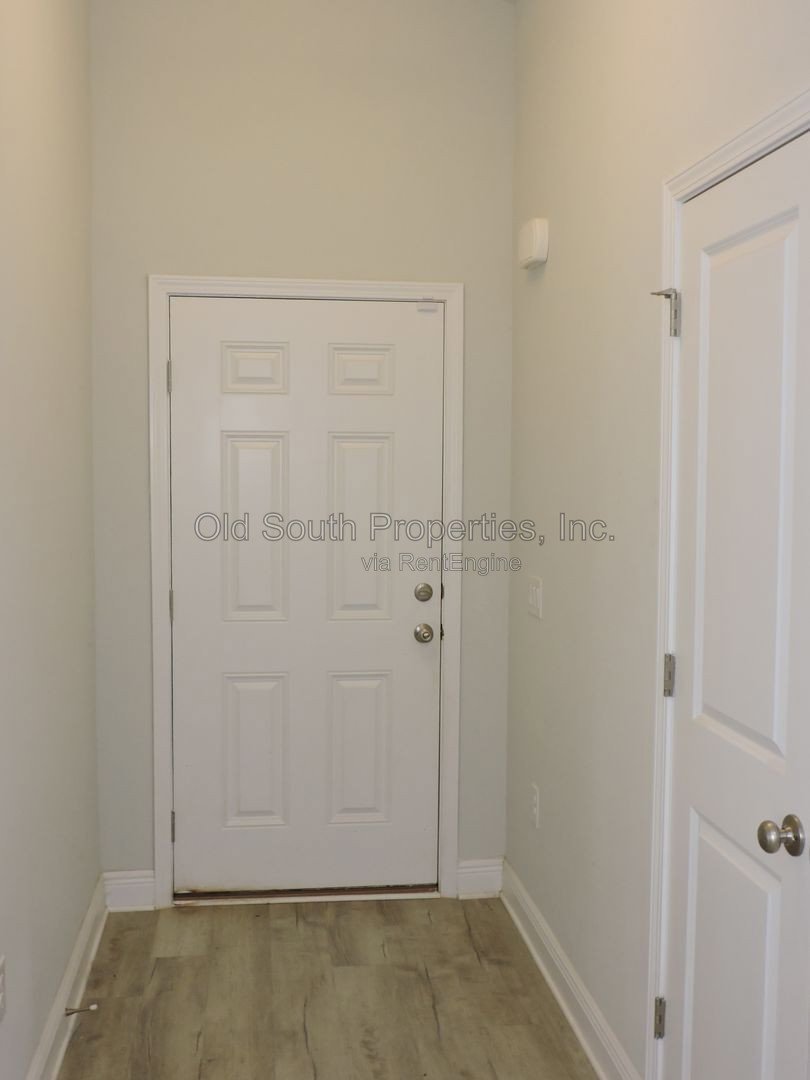 Convenient to interstate & bases! property image