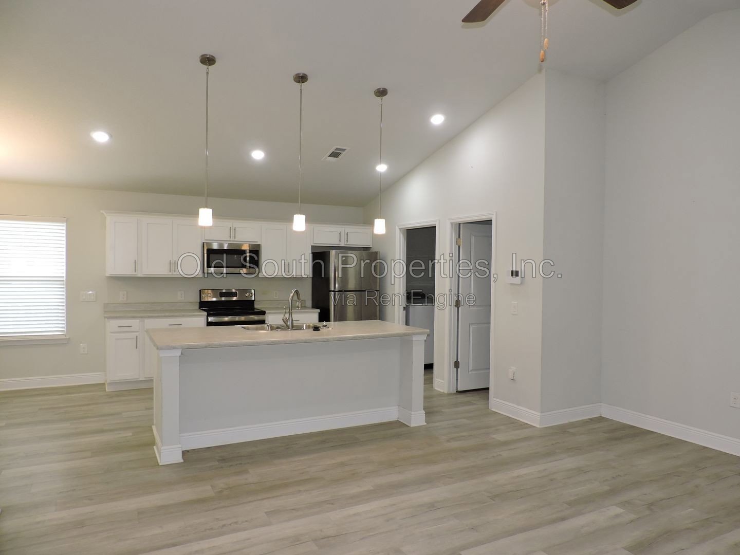 Convenient to interstate & bases! property image
