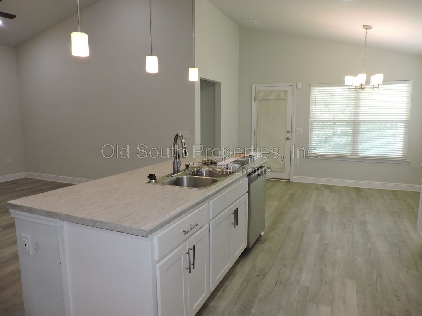 Convenient to interstate & bases! property image