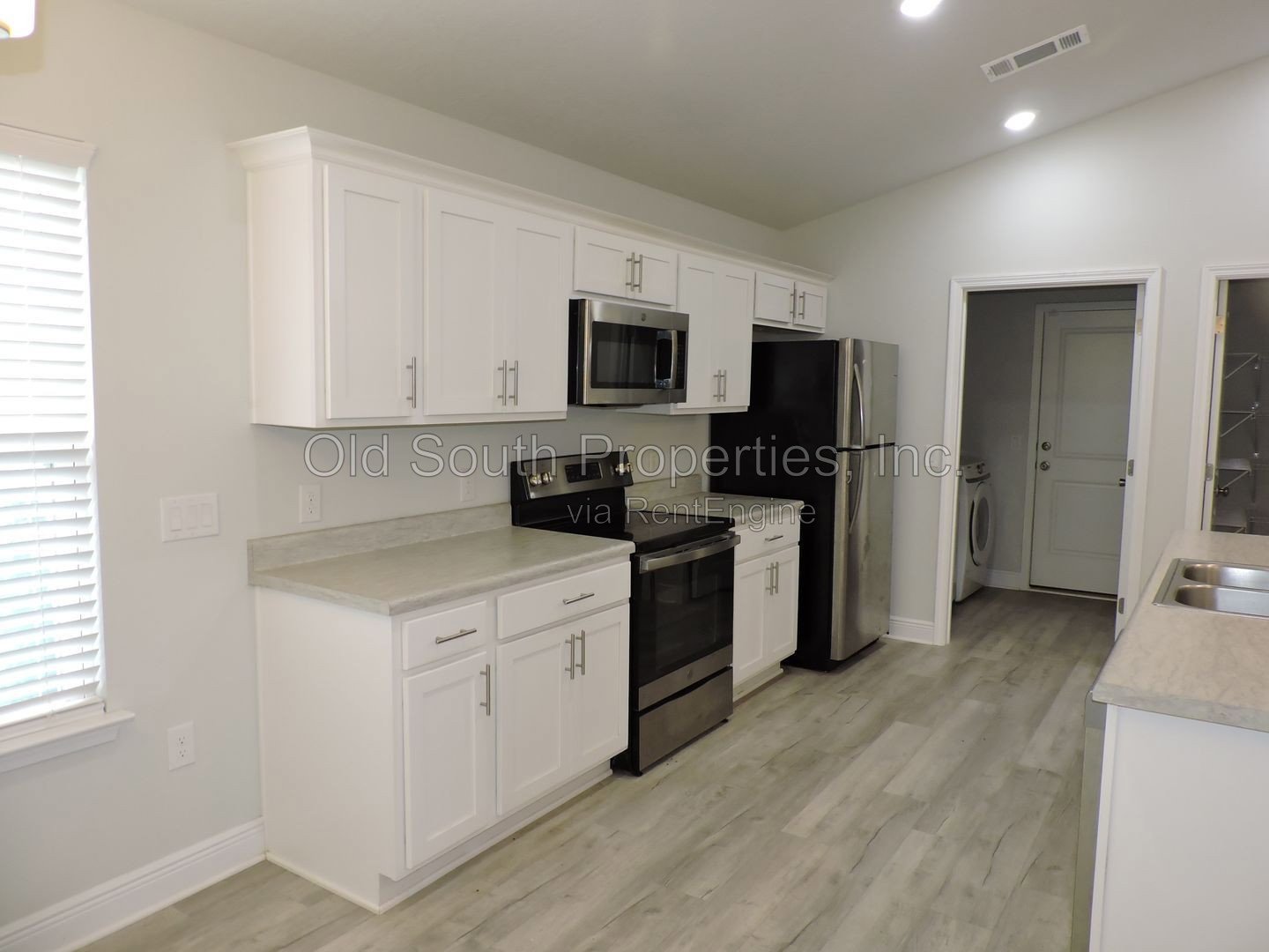 Convenient to interstate & bases! property image