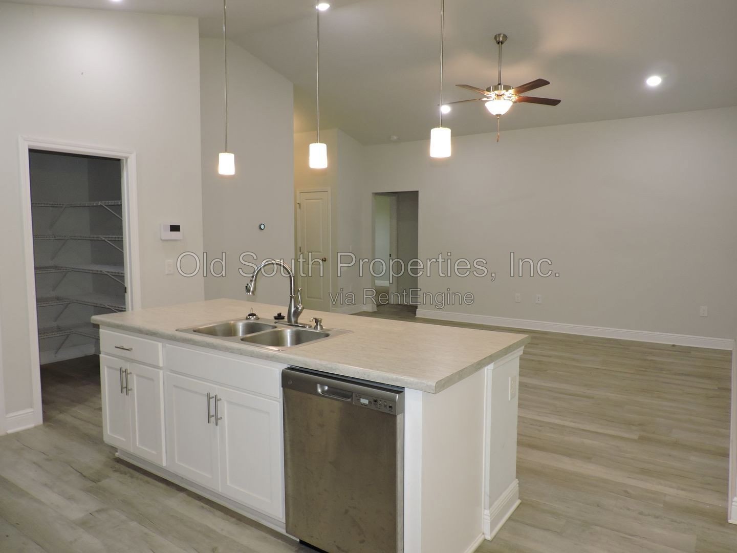 Convenient to interstate & bases! property image