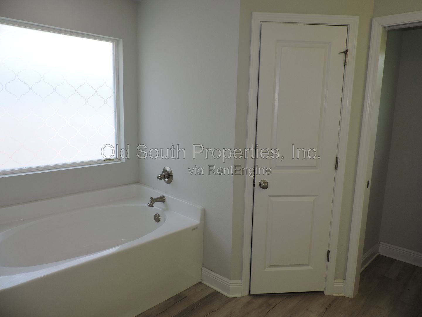 Convenient to interstate & bases! property image