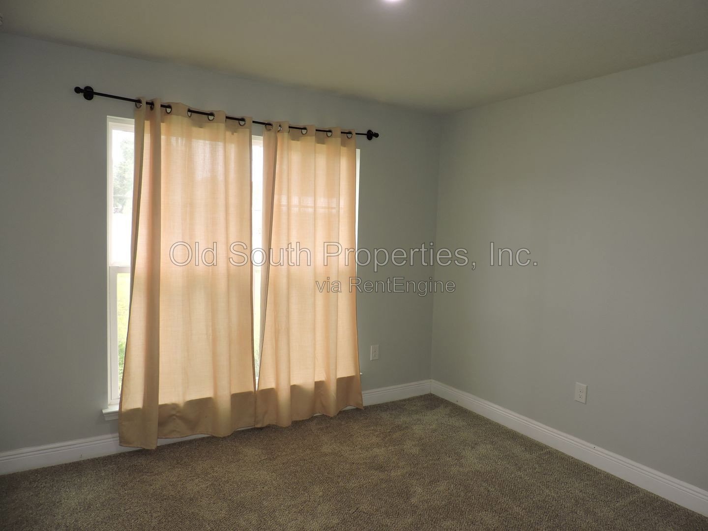 Convenient to interstate & bases! property image