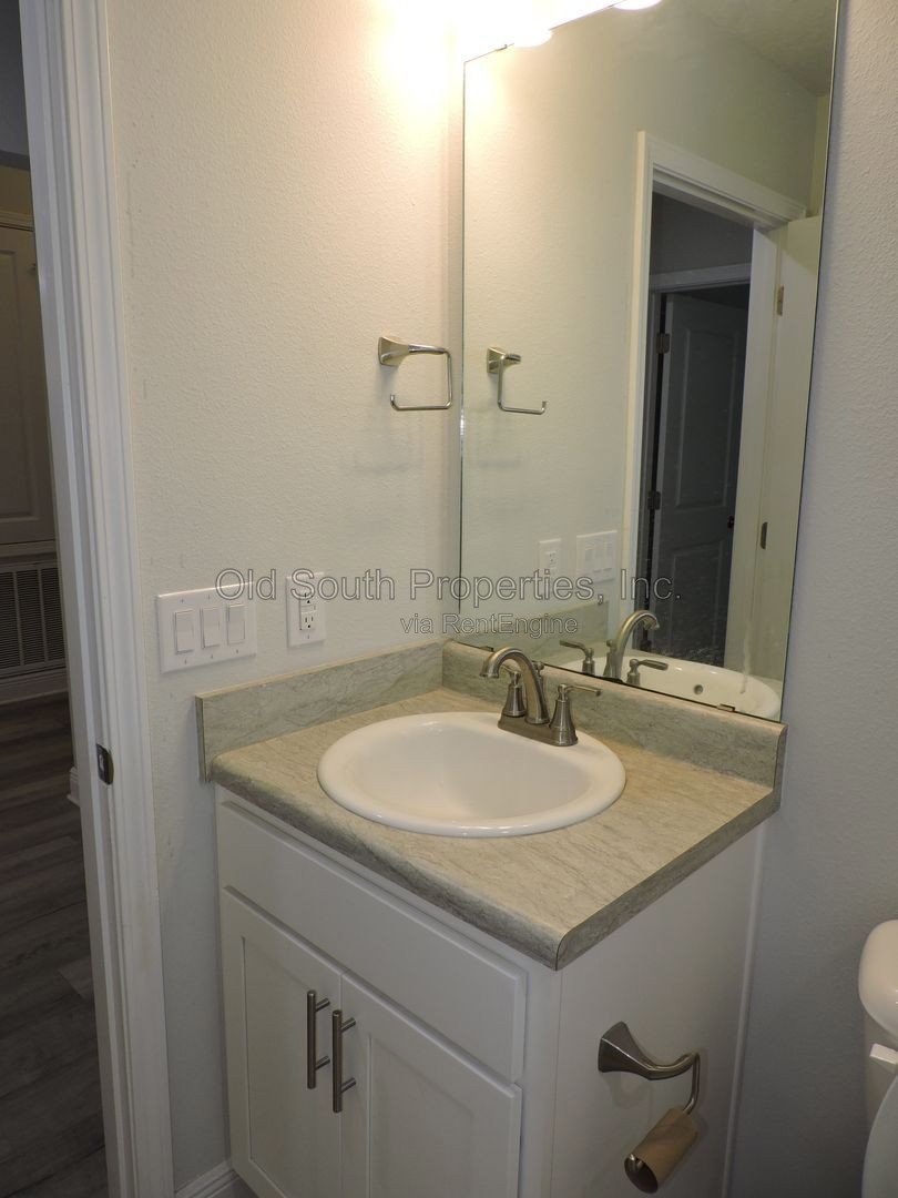Convenient to interstate & bases! property image