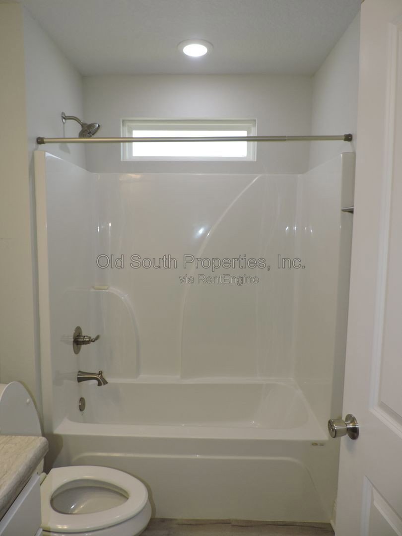 Convenient to interstate & bases! property image