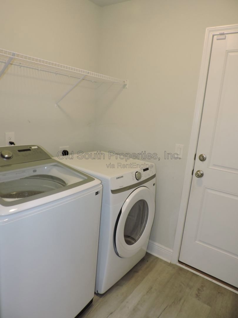 Convenient to interstate & bases! property image